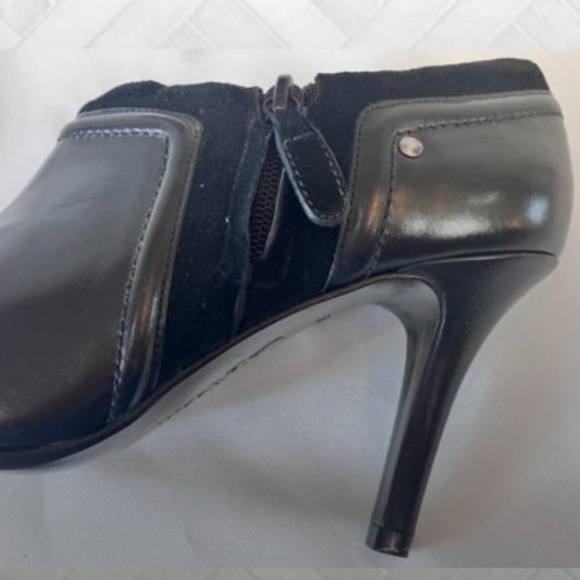 Cole Haan Yelena Pointy Toe Ankle Booties (Size 8.5M) NWOT - Picture 4 of 7